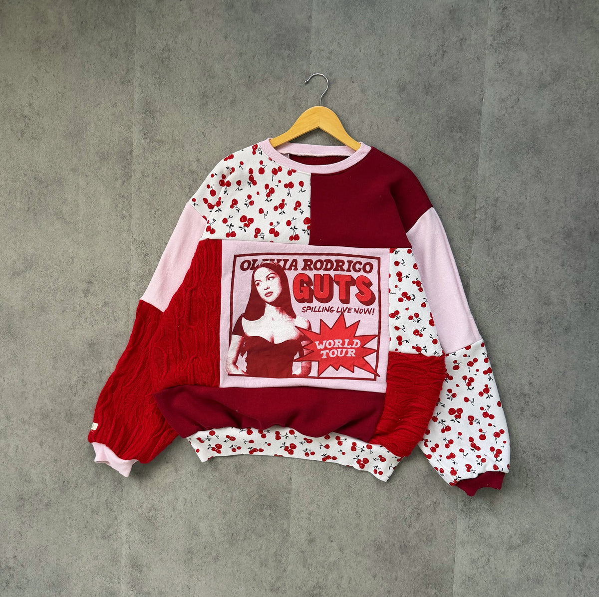 Tour Sweatshirt - Red/Cream